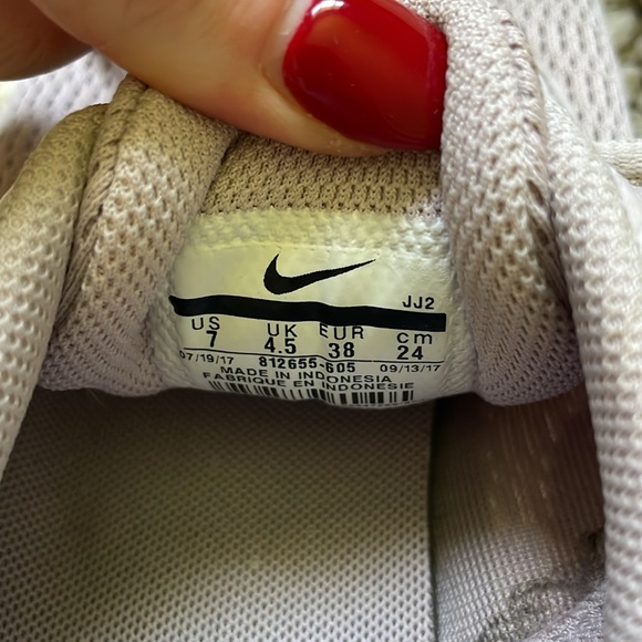 🏃🏼‍♀️ Nike Tanjun Sneakers 🏃🏼‍♀️ - Picture 6 of 10